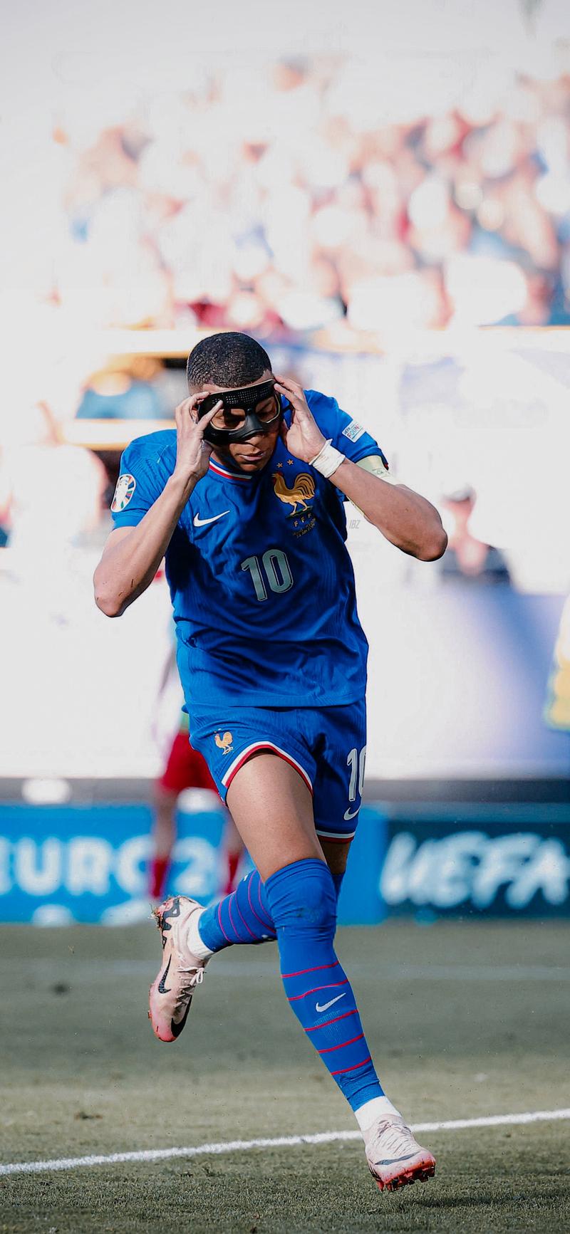 一家中餐馆在哈兰德光顾后推出同名套餐，包含烧鸭、叉烧及脆皮烧肉（哈兰德造访后，中餐馆上新同名套餐，主打烧鸭、叉烧和脆皮烧肉）