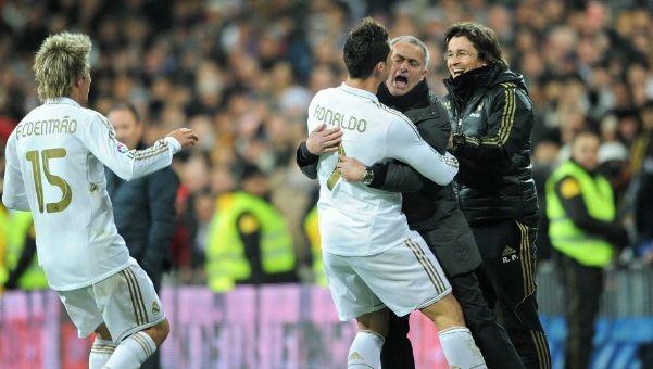 喜忧参半！广东新外援奎恩首秀狂砍27分8板4助攻 力劈篮筐但三分球失准（一喜一忧！广东新援奎恩处子战27分8板4助，攻筐强硬但三分失灵）