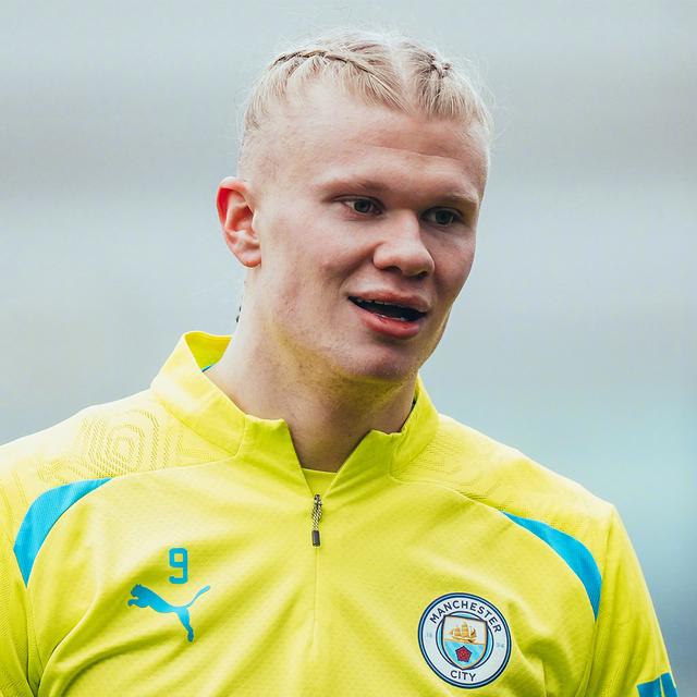 时隔34年维京队再夺挪超冠军，球迷冲入球场内疯狂庆祝（维京队暌违34年重夺挪超桂冠，球迷涌入球场狂欢）