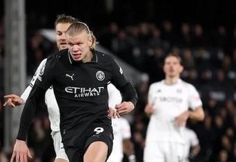 莲湖区机场小学：飞翔少年勇拼搏 绿茵场上展风采（莲湖区机场小学：逐梦少年勇争先 绿茵赛场绽风华）