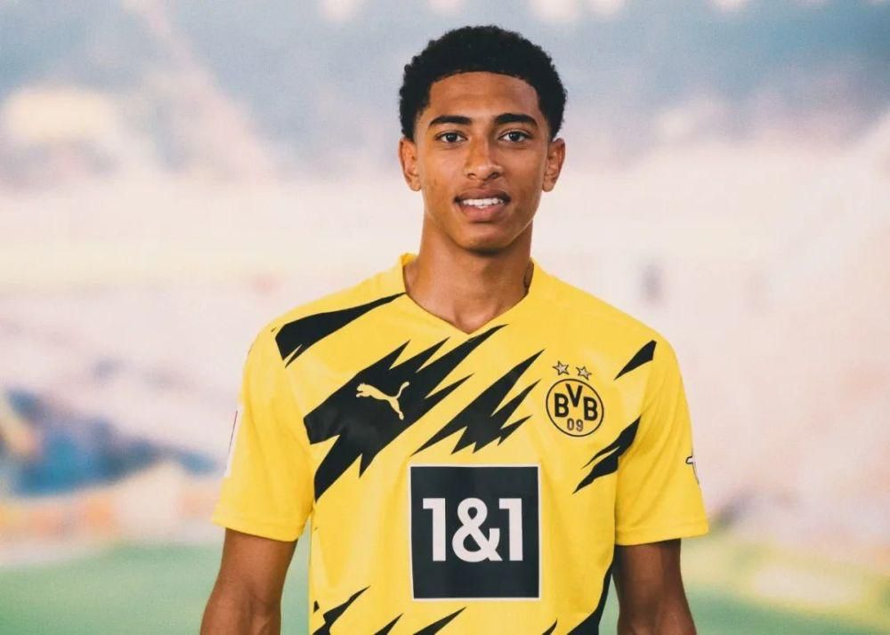 自由身的重逢？阿贾克斯将目光投向昔日爱徒富安健洋（阿贾克斯相中富安健洋，自由身重聚在望？）