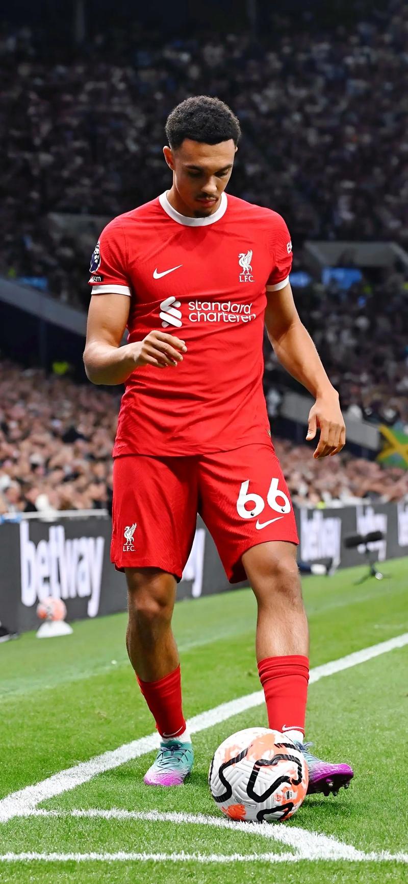 米体：国米想让邓弗里斯在意超杯半决赛对阵博洛尼亚时复出（米兰体育报：国际米兰计划让邓弗里斯在意大利超级杯半决赛战博洛尼亚时复出）