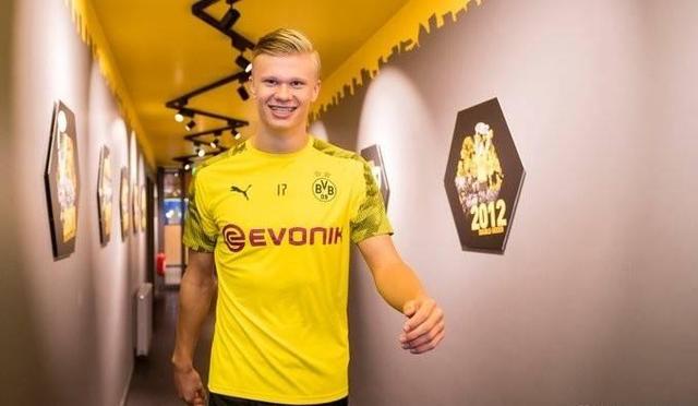 全北助教对主裁做出种族歧视动作遭到重罚。提前夺得...（全北助教因对主裁做出涉嫌种族歧视手势被严惩，球队提前夺得…）