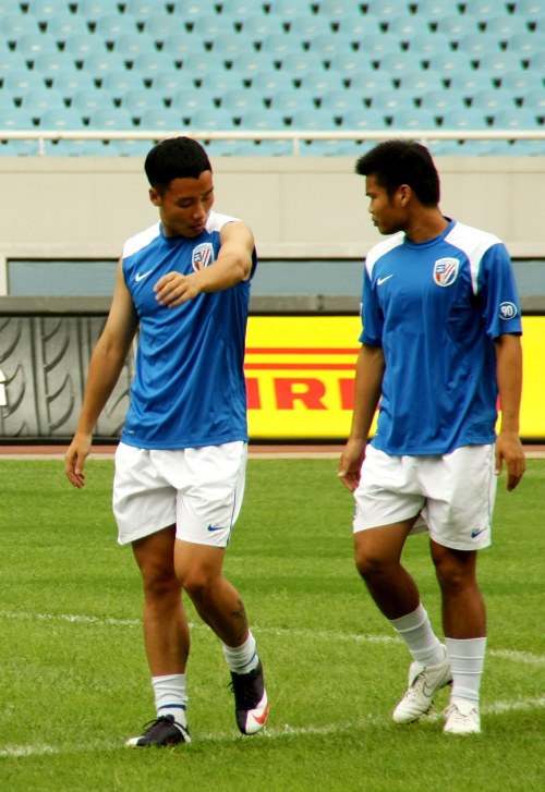 记者：郑智有望接替邵佳一执教青岛西海岸（媒体称郑智或接棒邵佳一执掌青岛西海岸）