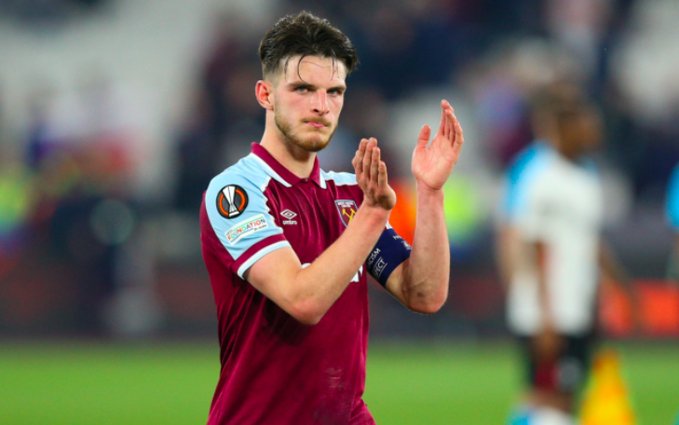 意甲风云再起！国际米兰4-0横扫科莫，齐沃战术大胜法布雷加斯夺榜首（意甲再燃战火：国米4-0痛击科莫，齐沃妙策击败法布雷加斯登顶榜首）