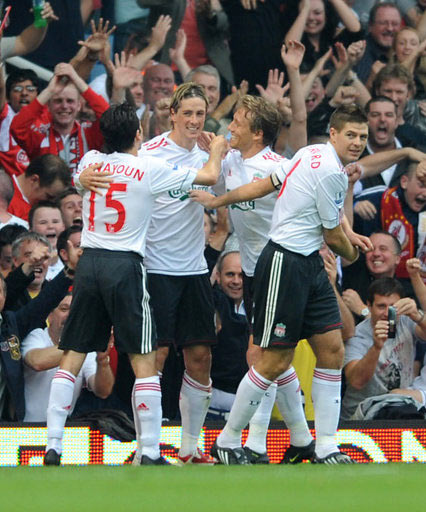 汪涵陪儿子马术比赛展现轻松生活面，体现家庭关怀与育儿智慧，引发网友热议。（汪涵陪儿参加马术赛，轻松生活与家庭关怀尽显，育儿智慧引发热议）