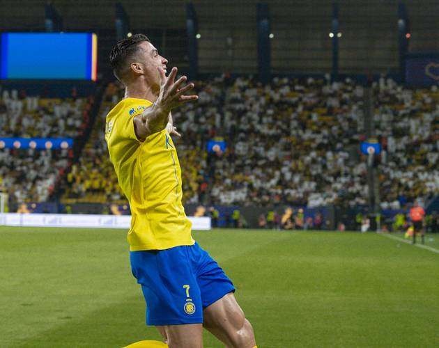 祝福，成都蓉城后卫韩鹏飞在圣诞节当天与女友领取结婚证（圣诞喜讯：成都蓉城后卫韩鹏飞与女友领证结婚）