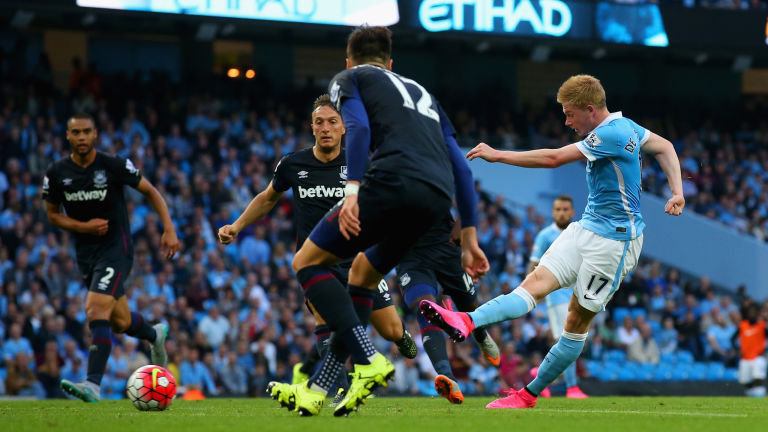 左右脚开弓 欧冠双响+MVP！前曼联天才乱杀：20场13球4助（欧冠梅开二度当选MVP，前曼联天才左右开弓：20战13球4助）