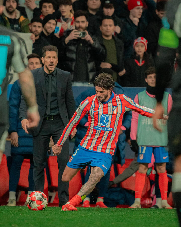 罗马诺：埃利奥特预计会回利物浦，利物浦将与维拉进行协商（罗马诺：埃利奥特有望回归利物浦，红军将与维拉展开谈判）