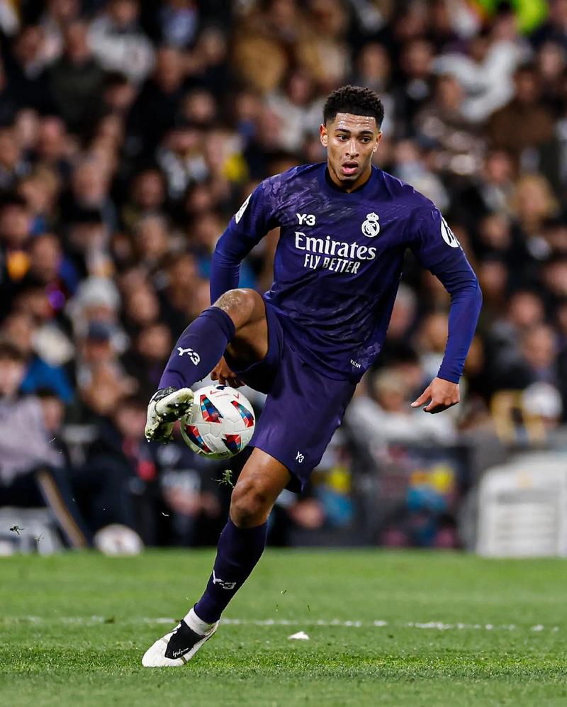 康宁汉姆末节被连续面断3次，全场贡献29分8助攻8失误（康宁汉姆末节遭连抢三次，全场29分8助攻外加8次失误）