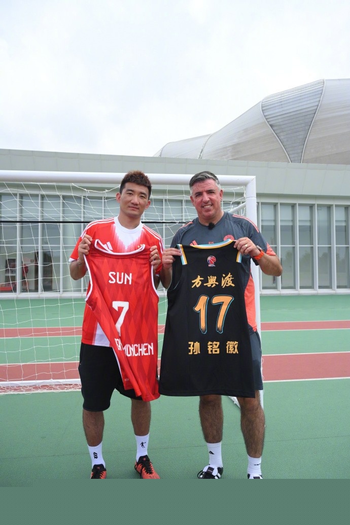 东体：申花踢广岛将沿用433阵型，斯卢茨基并非只会442菱形