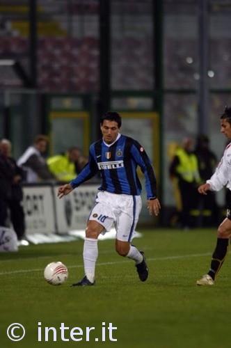 贺希宁在招笑这个赛道已经越走越远了，估计这会人设已经改不回去了